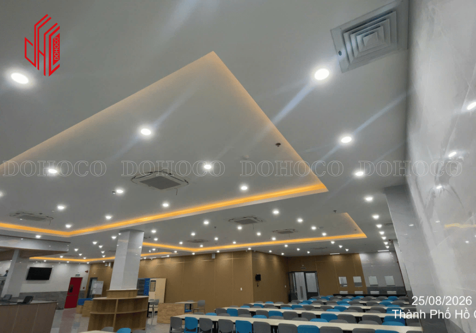  Lắp đặt trần thạch cao và hệ thống đèn chiếu sáng khu vực phòng căn tin mới