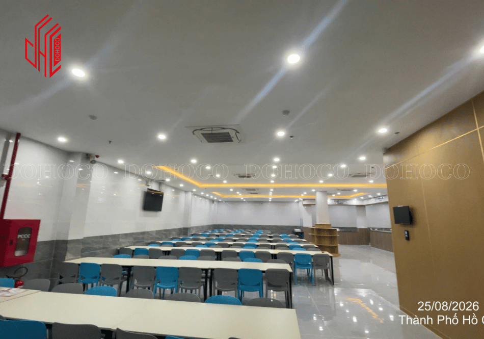  Lắp đặt trần thạch cao và hệ thống đèn chiếu sáng khu vực phòng căn tin mới